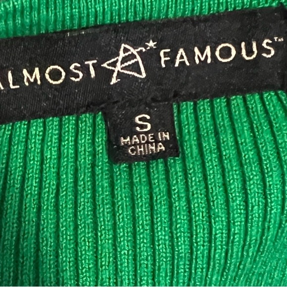 NEW Almost Famous Kelly Green Knit Sweater Cut Out Halter Crop Top S - Picture 5 of 7